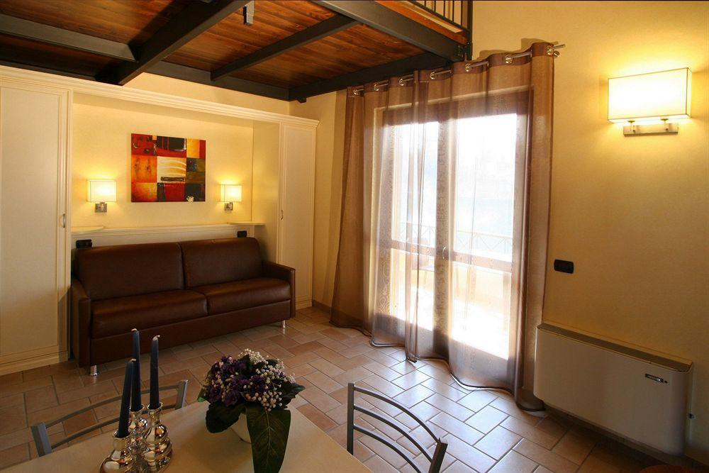 Borgo Castel Savelli Aparthotel Grottaferrata Kültér fotó