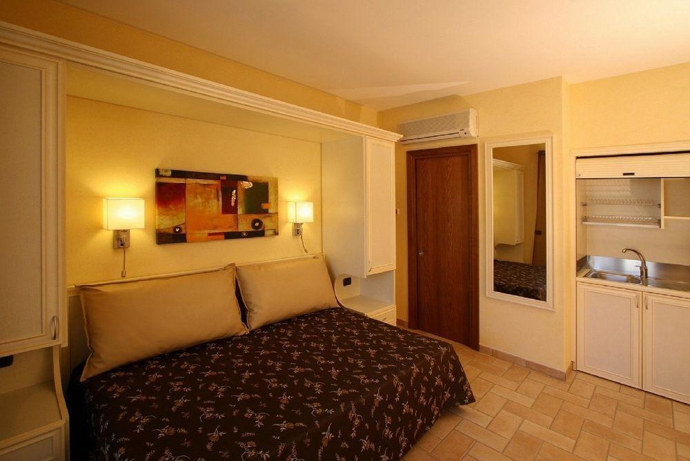 Borgo Castel Savelli Aparthotel Grottaferrata Kültér fotó