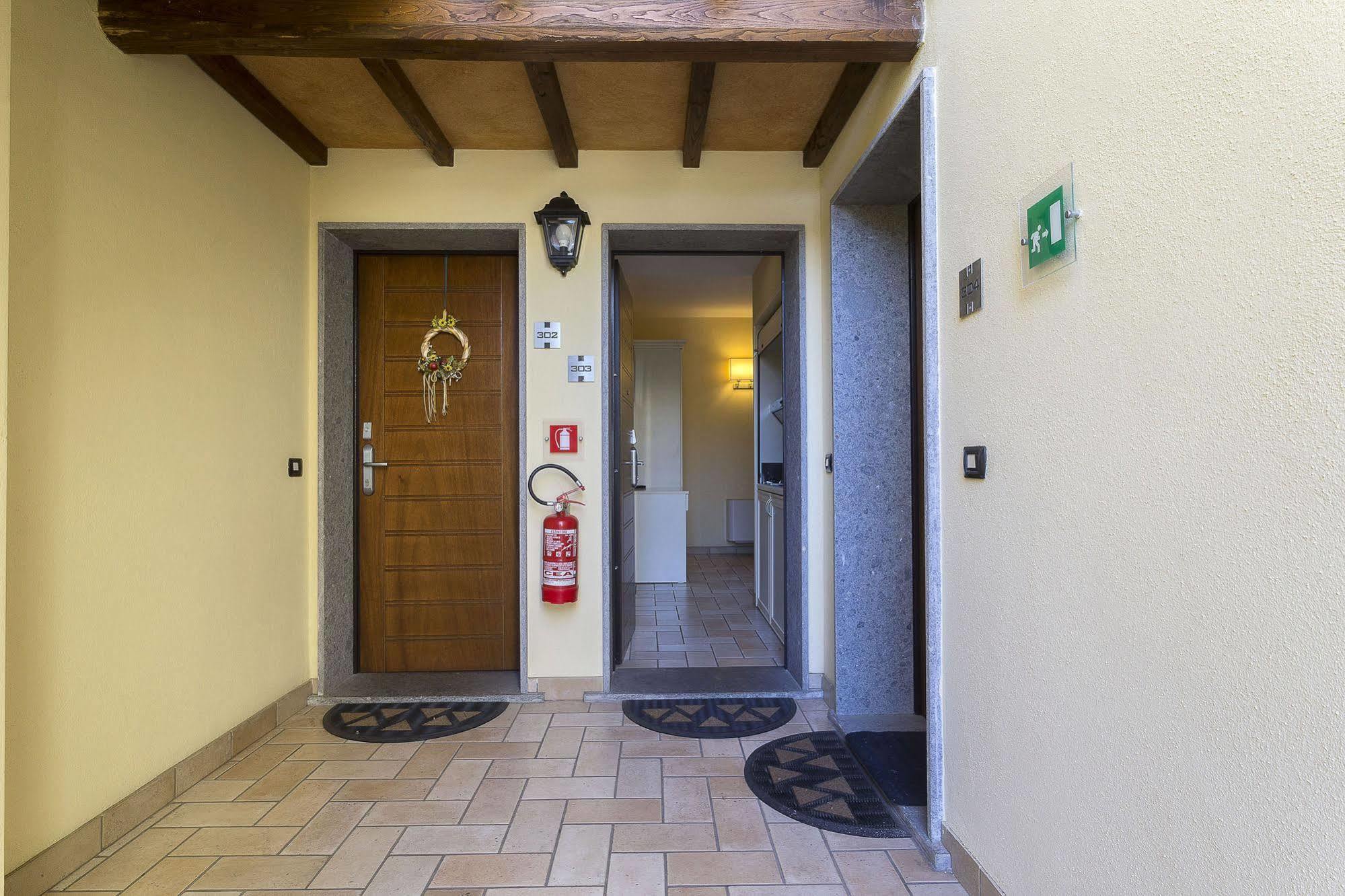 Borgo Castel Savelli Aparthotel Grottaferrata Kültér fotó